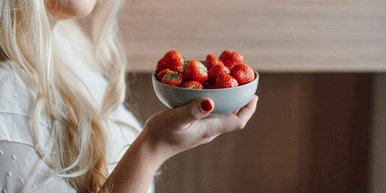 10 Benefits Of Eating Strawberries for Pregnant Woman